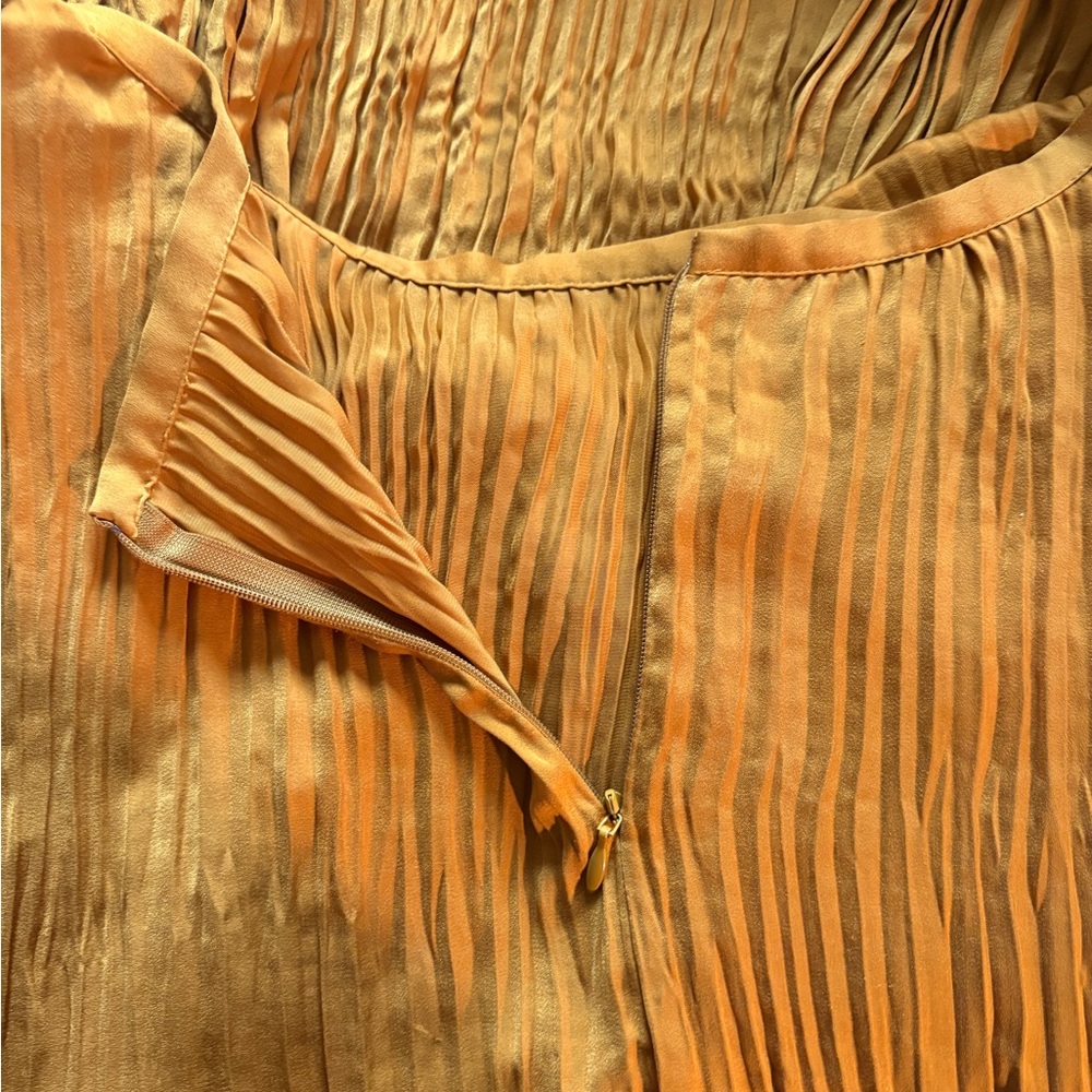 Elegant Gold Pleated Skirt - Picture 7 of 8